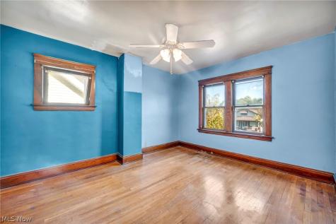 3900 E 42nd Street Newburgh Heights OH 44105