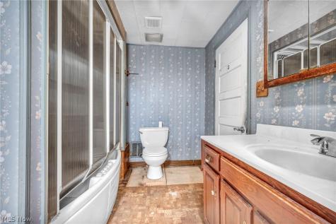 3900 E 42nd Street Newburgh Heights OH 44105