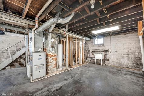 3900 E 42nd Street Newburgh Heights OH 44105