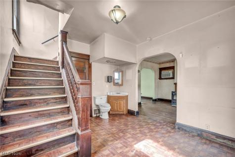 3900 E 42nd Street Newburgh Heights OH 44105