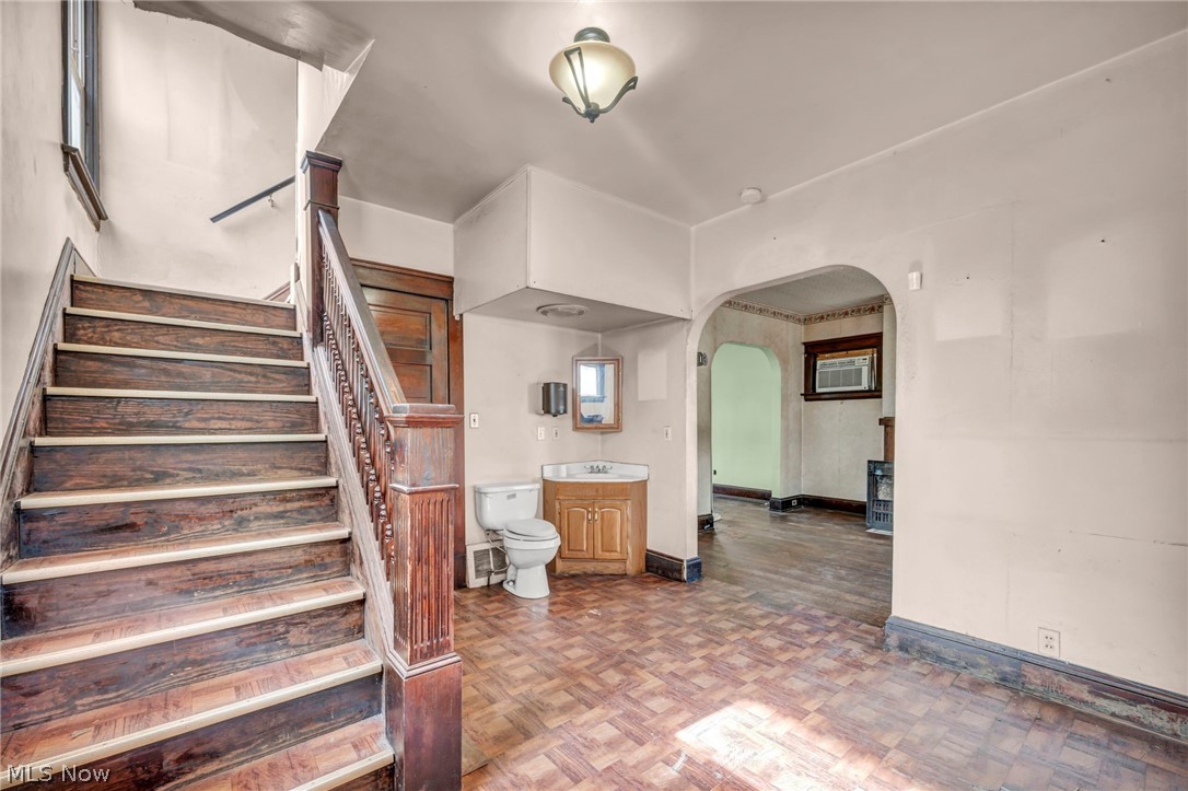 3900 E 42nd Street Newburgh Heights OH 44105