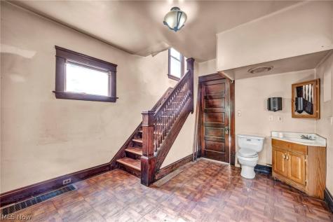 3900 E 42nd Street Newburgh Heights OH 44105