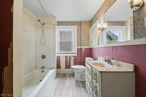 247 W Summit Street Alliance OH 44601