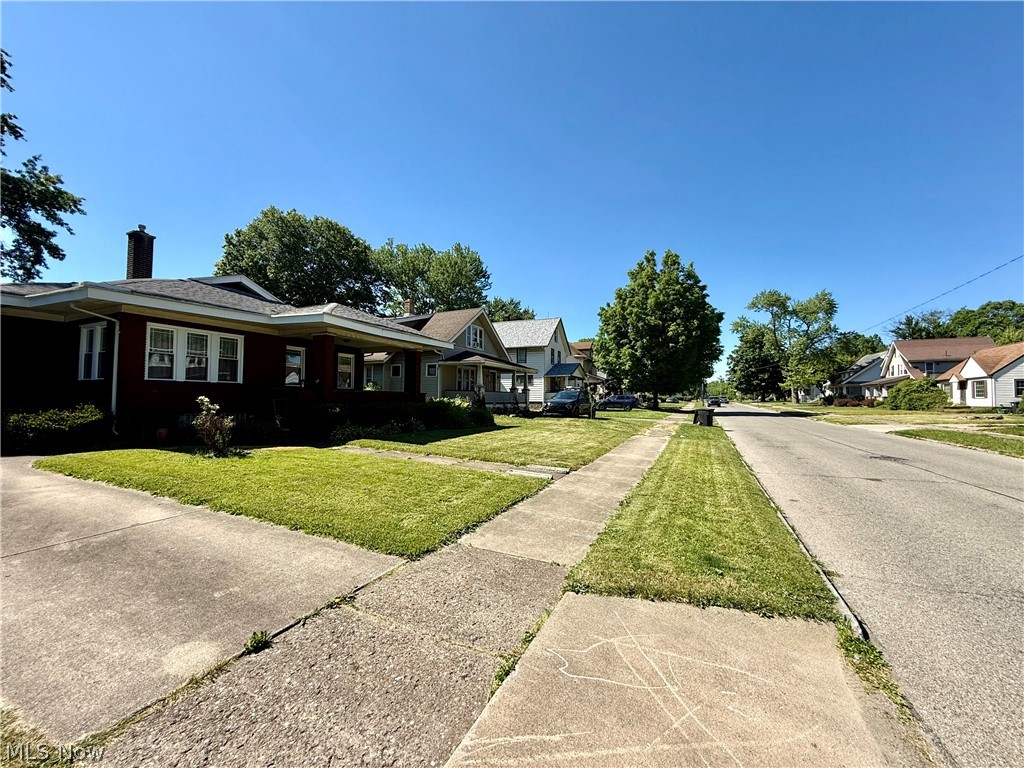 578 SE Oak Knoll Avenue SE Warren OH 44483
