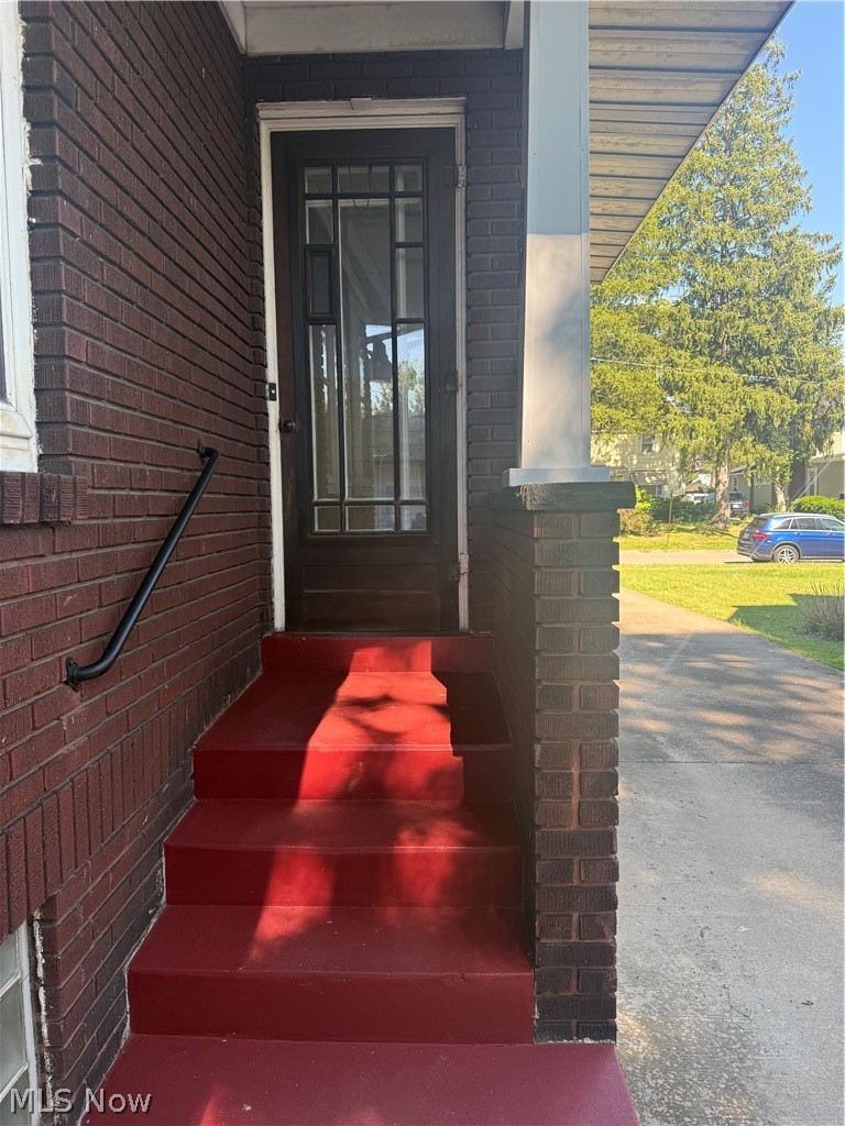 578 SE Oak Knoll Avenue SE Warren OH 44483