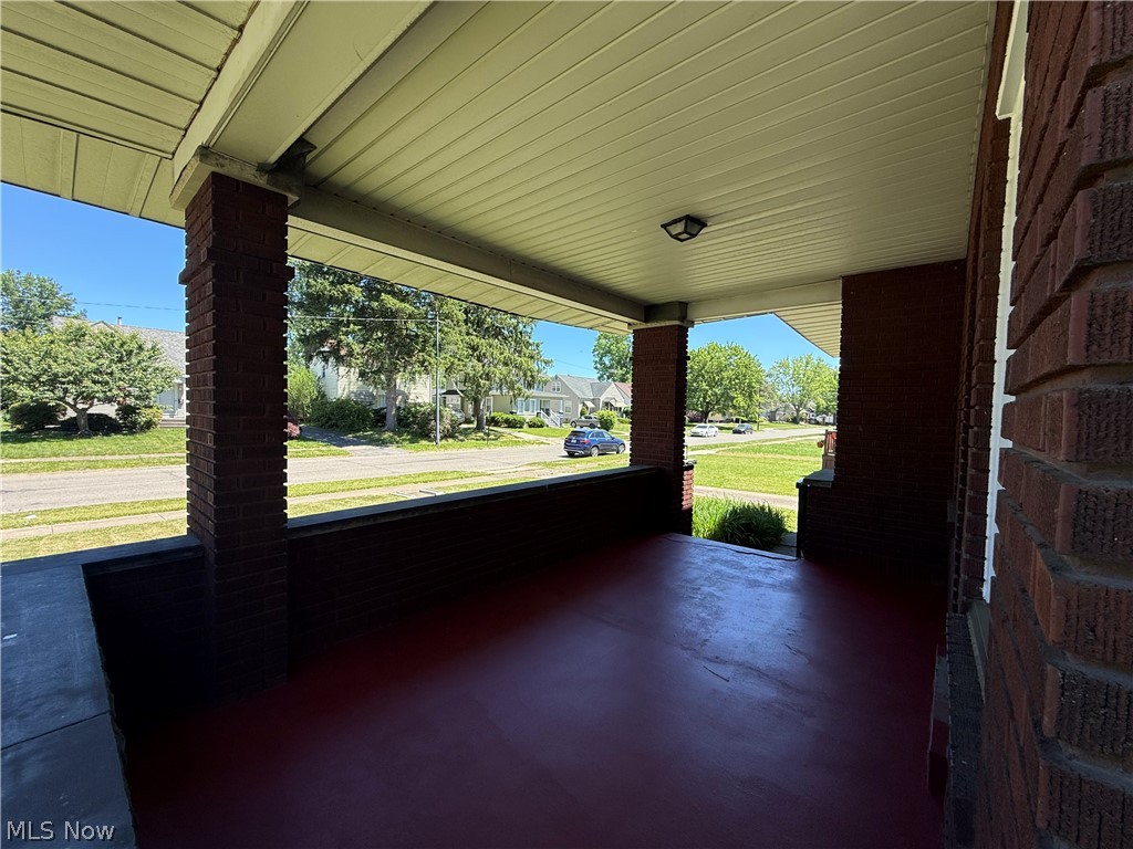 578 SE Oak Knoll Avenue SE Warren OH 44483