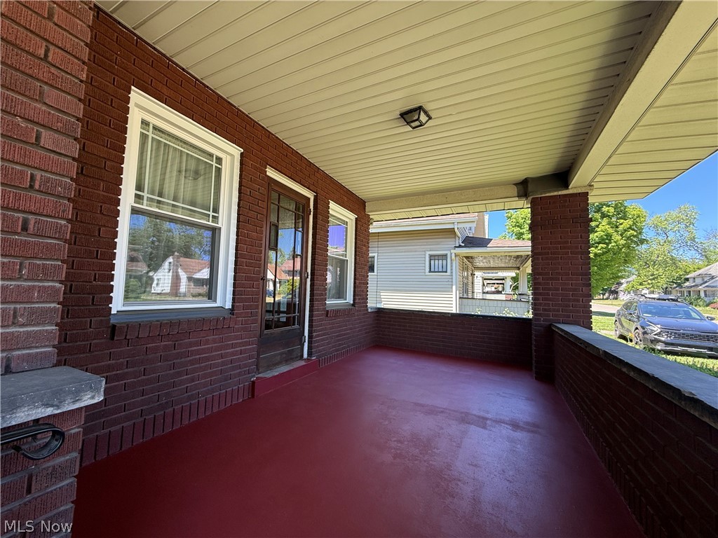 578 SE Oak Knoll Avenue SE Warren OH 44483