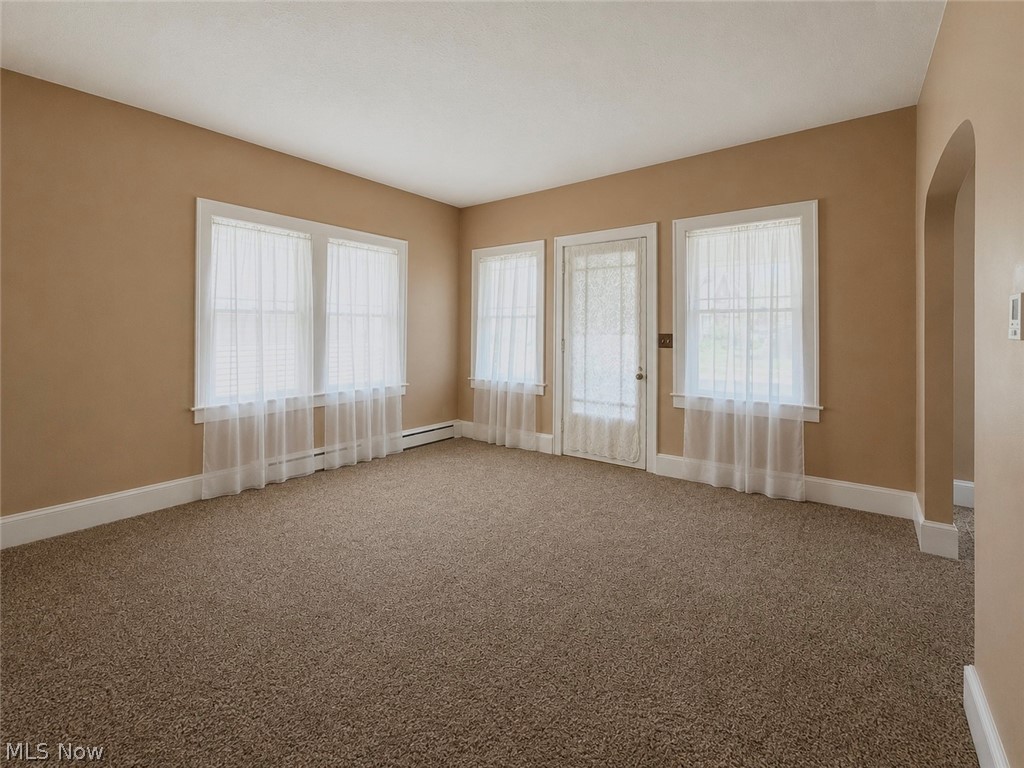 578 SE Oak Knoll Avenue SE Warren OH 44483