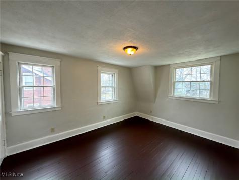 1578 Pilgrim Street Akron OH 44305