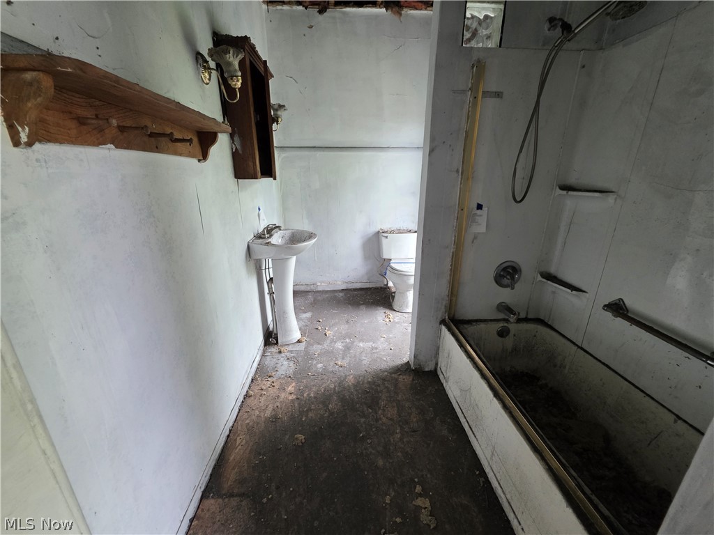 214 W Church Street Newcomerstown OH 43832