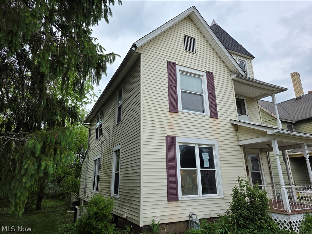214 W Church Street Newcomerstown OH 43832