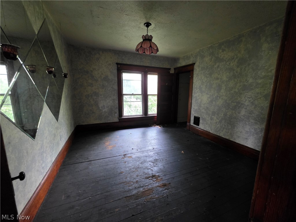 214 W Church Street Newcomerstown OH 43832
