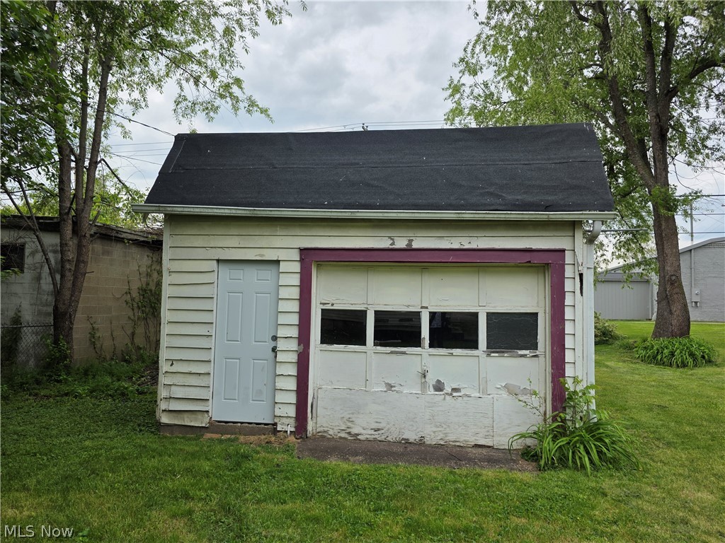 214 W Church Street Newcomerstown OH 43832