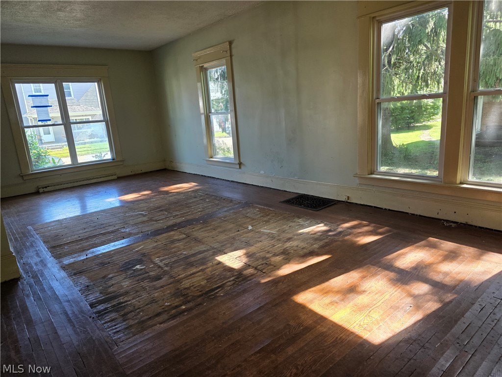 214 W Church Street Newcomerstown OH 43832