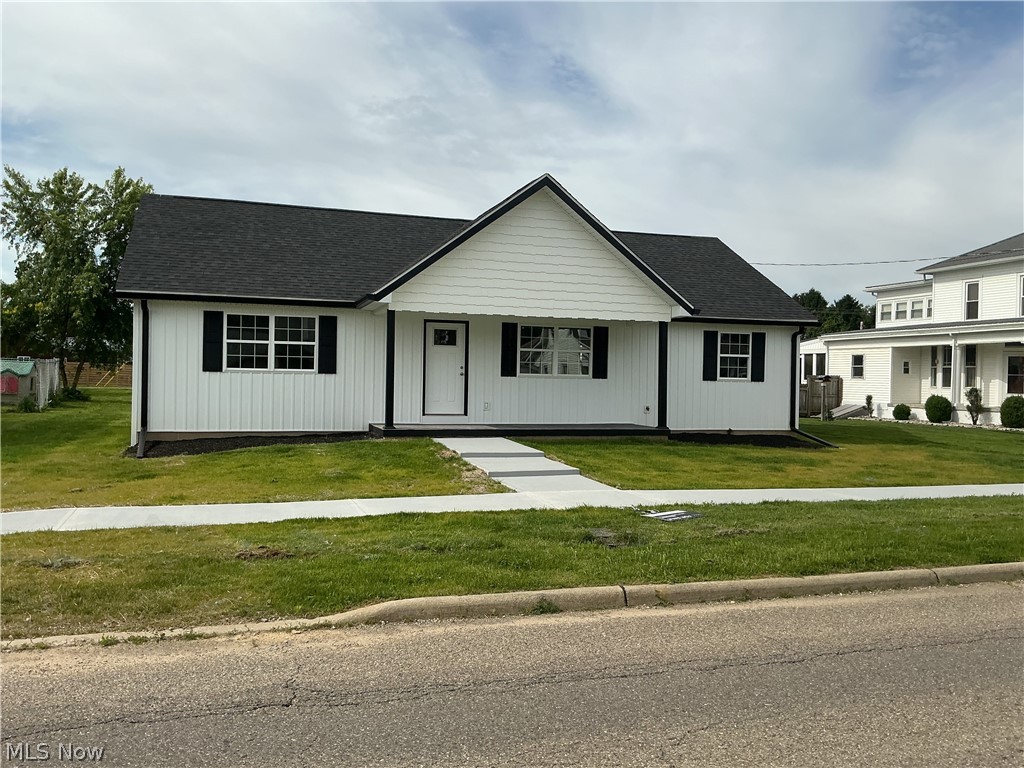 165 W 3rd Street Frazeysburg OH 43822