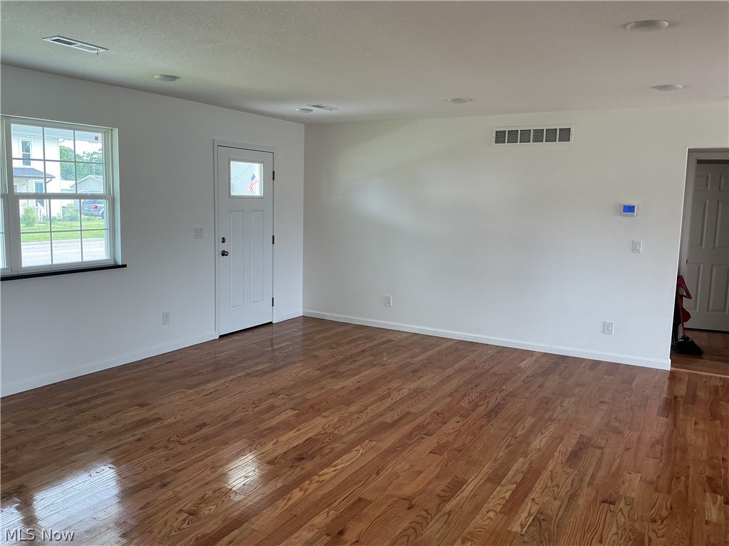 165 W 3rd Street Frazeysburg OH 43822