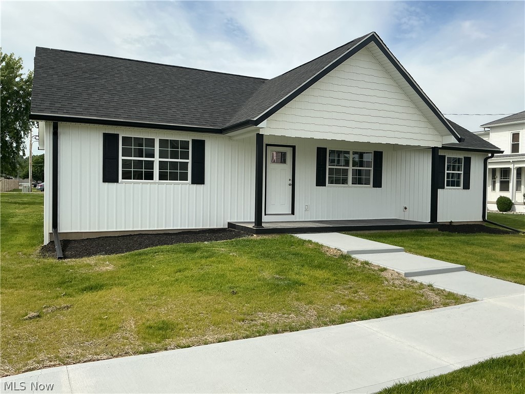 165 W 3rd Street Frazeysburg OH 43822