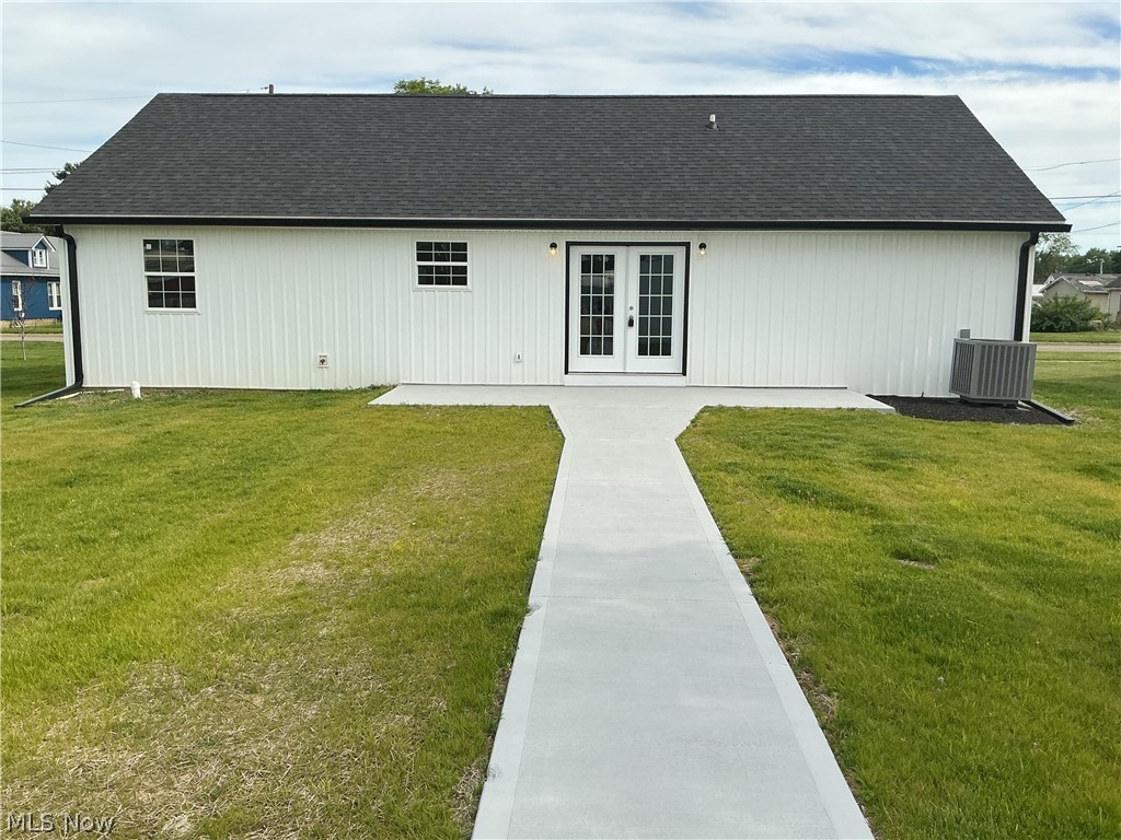 165 W 3rd Street Frazeysburg OH 43822