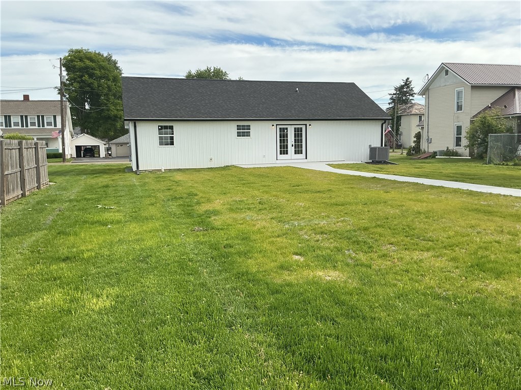 165 W 3rd Street Frazeysburg OH 43822