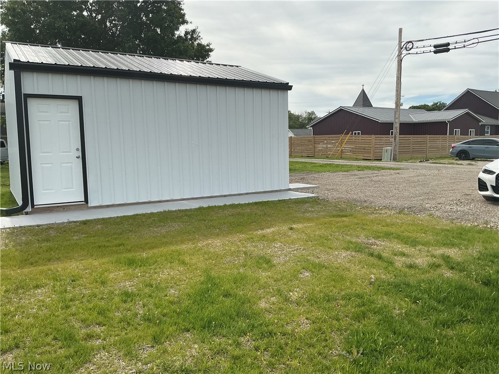 165 W 3rd Street Frazeysburg OH 43822