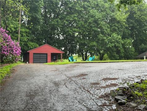 12797 Oakwood Avenue NW Uniontown OH 44685