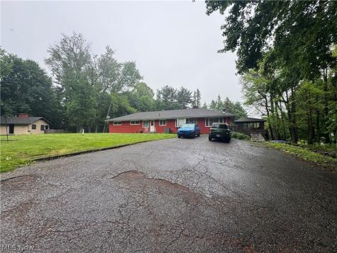 12797 Oakwood Avenue NW Uniontown OH 44685