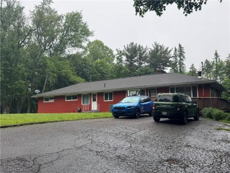 12797 Oakwood Avenue NW Uniontown OH 44685