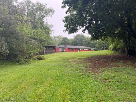 12797 Oakwood Avenue NW Uniontown OH 44685