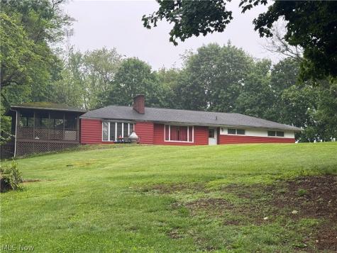 12797 Oakwood Avenue NW Uniontown OH 44685