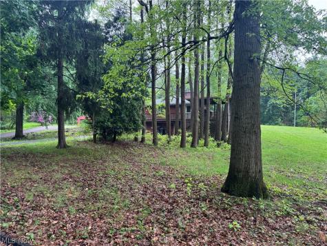 12797 Oakwood Avenue NW Uniontown OH 44685