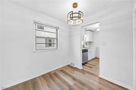 27151 Farringdon Avenue Euclid OH 44132