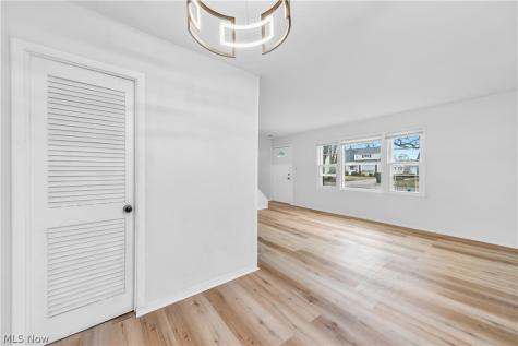 27151 Farringdon Avenue Euclid OH 44132