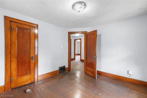 1396 Curtis Street Akron OH 44301