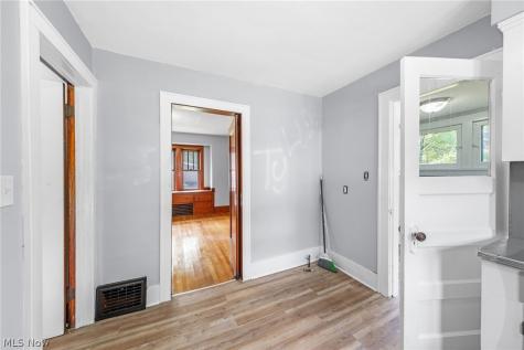 1396 Curtis Street Akron OH 44301