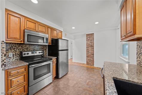 18507 Invermere Avenue Cleveland OH 44122