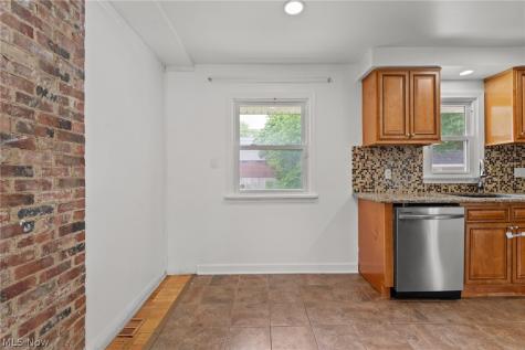18507 Invermere Avenue Cleveland OH 44122