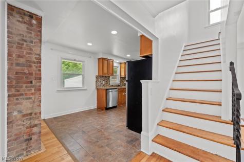 18507 Invermere Avenue Cleveland OH 44122