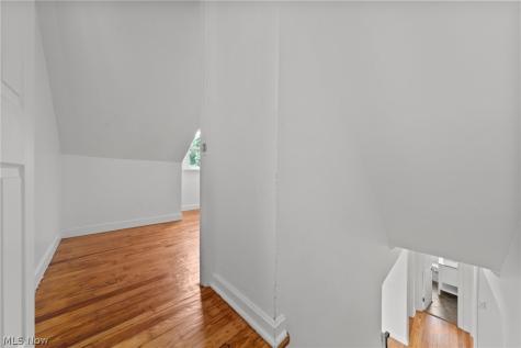 18507 Invermere Avenue Cleveland OH 44122