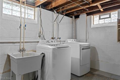 18507 Invermere Avenue Cleveland OH 44122