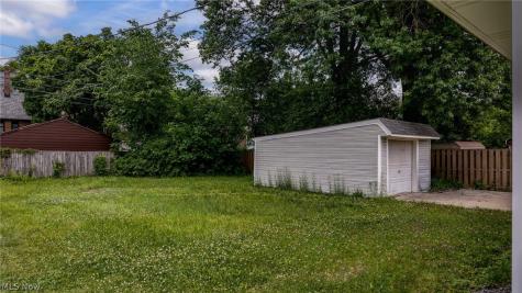18507 Invermere Avenue Cleveland OH 44122