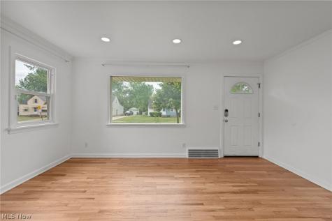 18507 Invermere Avenue Cleveland OH 44122