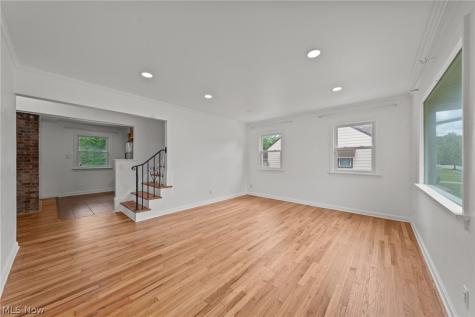 18507 Invermere Avenue Cleveland OH 44122