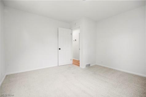 7018 Manor Drive Elyria OH 44035