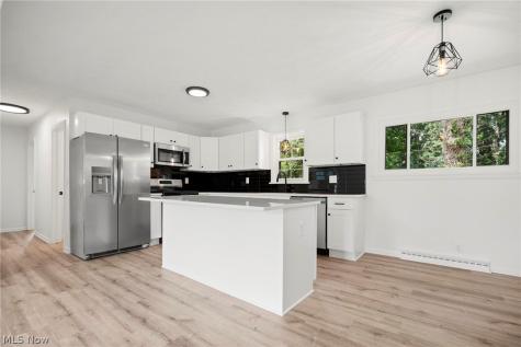 7018 Manor Drive Elyria OH 44035