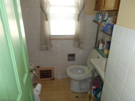 448 E 328th Street Willowick OH 44095
