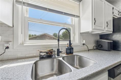 2369 Frederick Drive Cuyahoga Falls OH 44221
