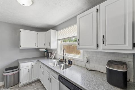2369 Frederick Drive Cuyahoga Falls OH 44221