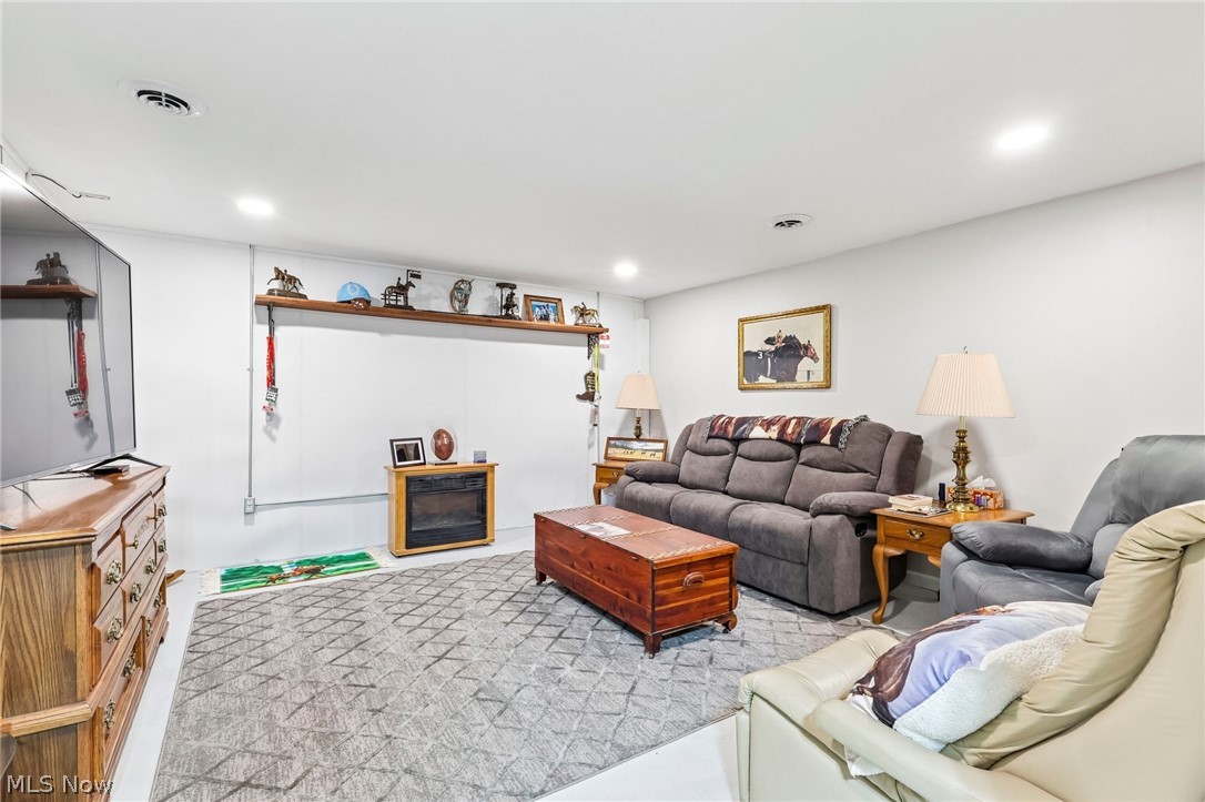 1130 Howell East Palestine OH 44413