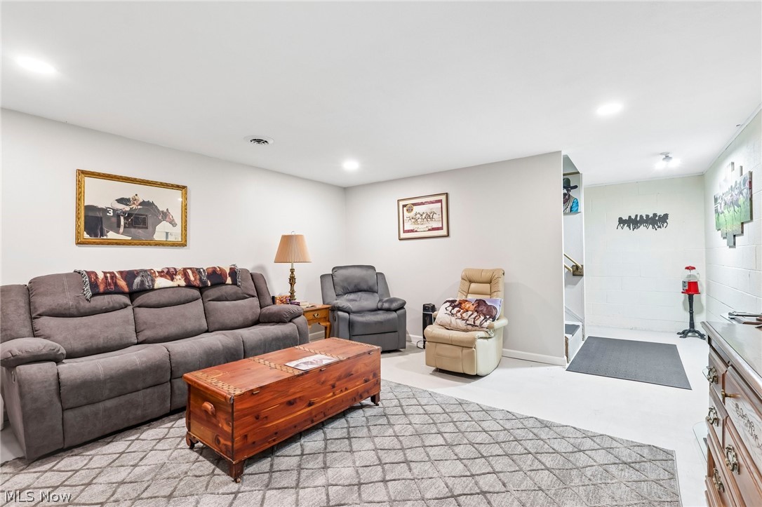 1130 Howell East Palestine OH 44413