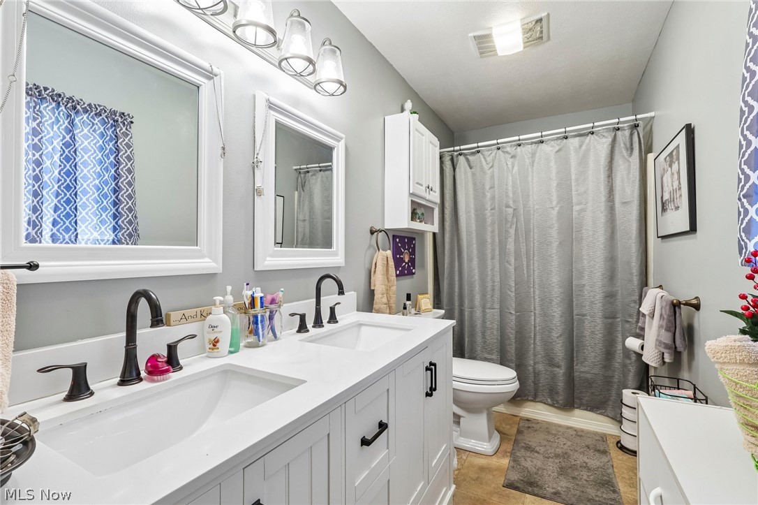 1130 Howell East Palestine OH 44413